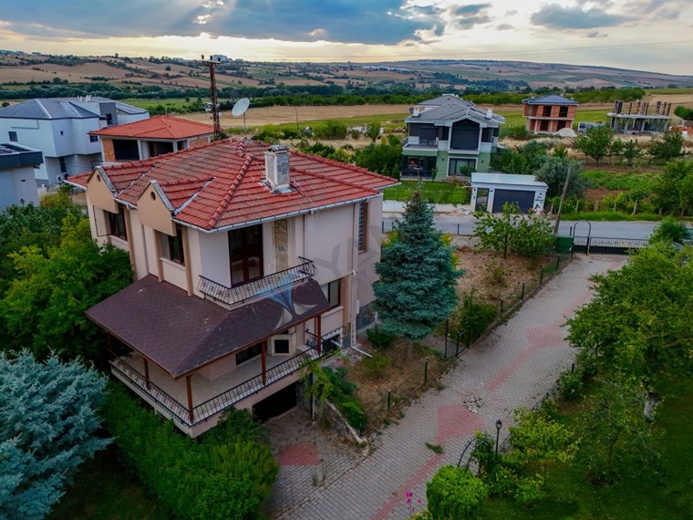 Tekirdağ Süleymanpaşa'da NKÜ yakını Site İçinde Satılık Müstakil Villa
