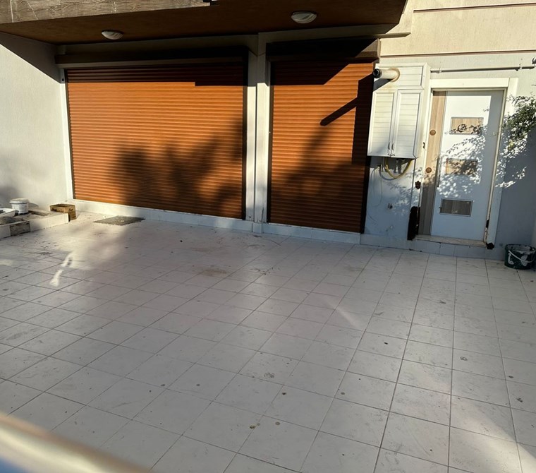 Buca Hürriyet Mahallesi'nde, Caddeye Yakın, Müstakil Girişli, Bahçeli, Bacalı, Kiralık İşyeri