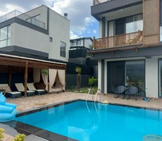 ACISUDA DOĞA İÇİNDE ÖZEL TASARIM TRİPLEKS VİLLA