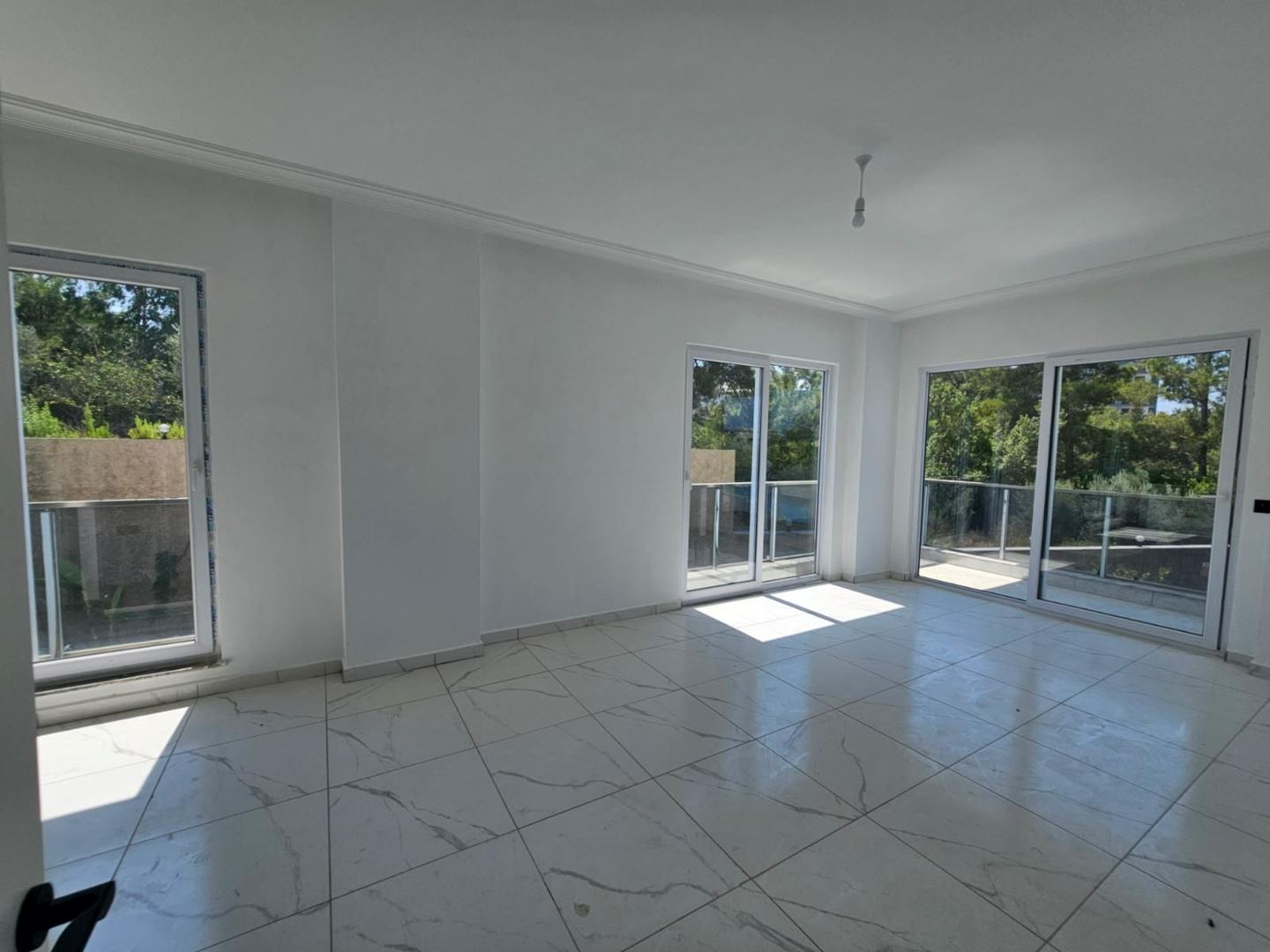 ALANYA AVSALLARDA HAVUZ MANZARALI LÜKS KOMPLEKSTE 1+1 SATILIK DAİRE