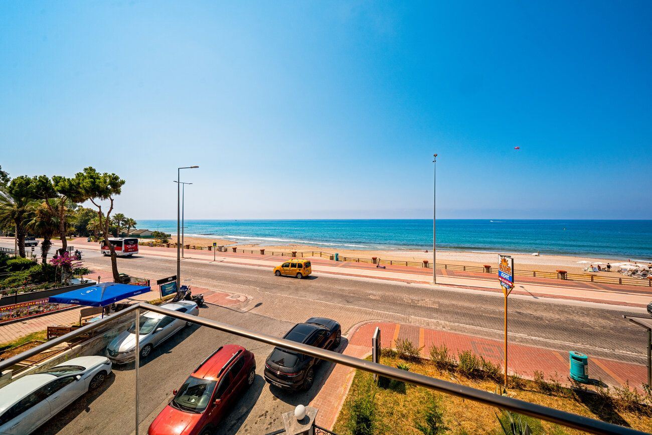 FULLY FURNISHED 3+1 SEAFRONT APARTMENT FOR SALE WITH SEA VIEW IN ALANYA CENTER · 14 · Photos