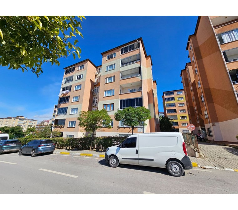 Çayırova Akse Mah. Alparslan Sitesi'nde Kiralık Geniş 3+1 Daire