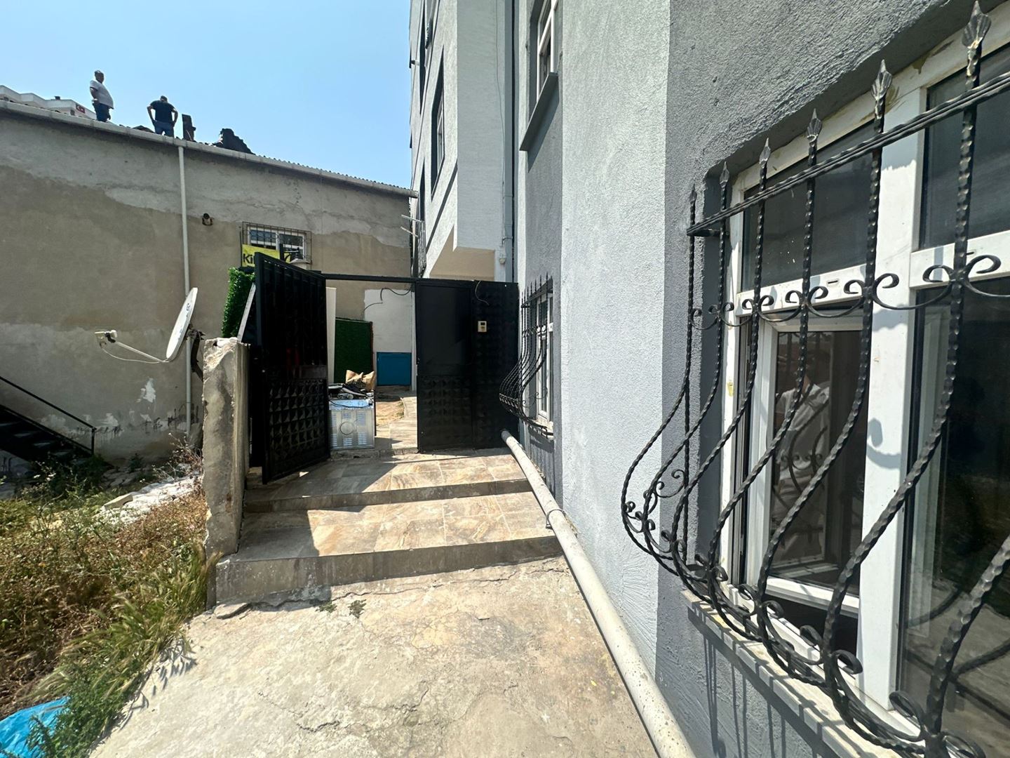 ŞENER GYD'DEN ŞİFA AVM VE ULAŞIMA YAKIN BAHÇELİ 145 m² 3+1 DAİRE