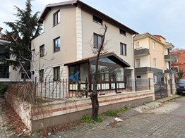 TEKIRDAĞ DEĞIRMENALTI MAHALLESINDE SATILIK BAHÇELI VE TERASLI MÜSTAKIL EV – İŞYERI KULLANIMINA UYGUN