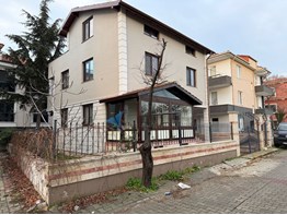 TEKIRDAĞ DEĞIRMENALTI MAHALLESINDE SATILIK BAHÇELI VE TERASLI MÜSTAKIL EV – İŞYERI KULLANIMINA UYGUN