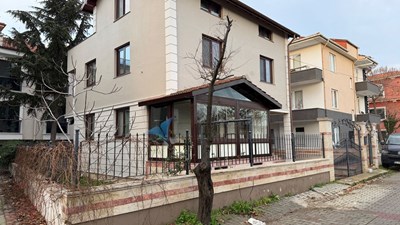 TEKIRDAĞ DEĞIRMENALTI MAHALLESINDE SATILIK BAHÇELI VE TERASLI MÜSTAKIL EV – İŞYERI KULLANIMINA UYGUN