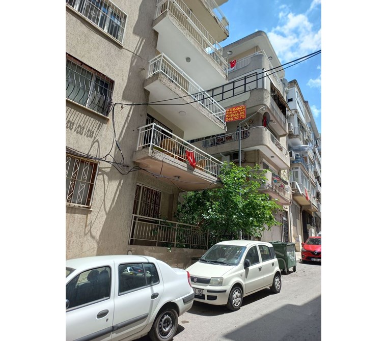 Göztepe'de Caddeye Yakın Kiralık Daire