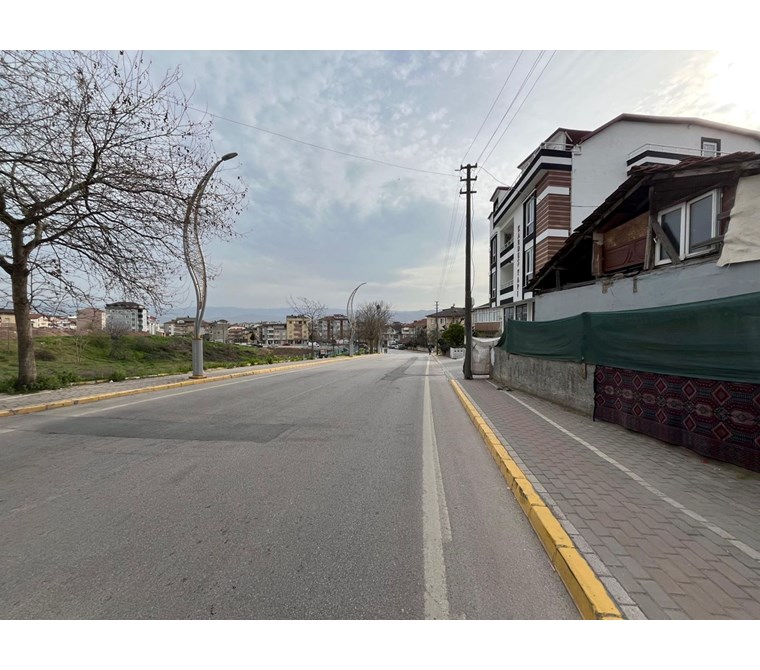 DERİNCE SIRRIPAŞA MAH. CADDE ÜZERİ KÖŞE PARSEL SATILIK ARSA