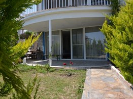 Boğaziçi Karya golf sitesinde göl manzaralı müstakil ev