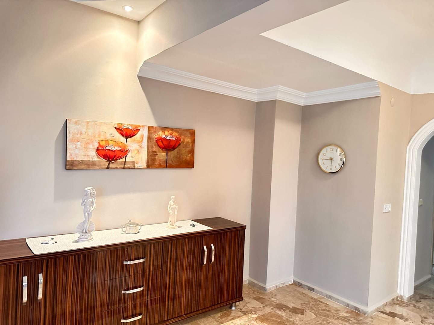 ALANYA MAHMUTLAR’DA DENİZE SIFIR FULL EŞYALI 2+1 DAİRE
