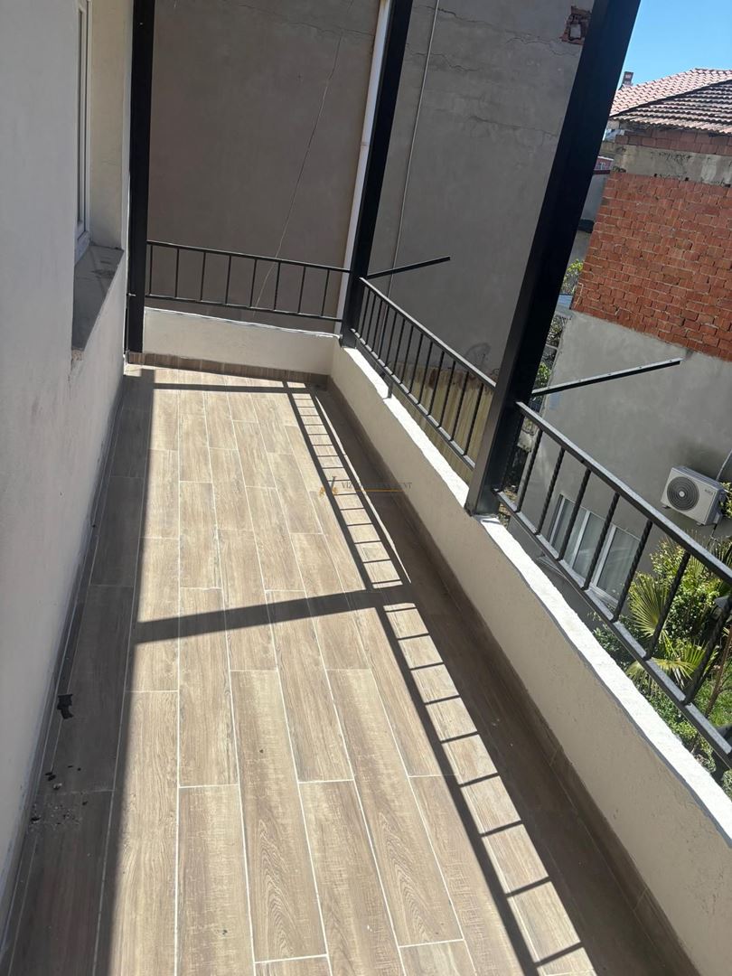 Sarıyer İstinye de Merkezi Konumda İçi Tamamen Yenilenmiş Kiralık 2+1 Daire