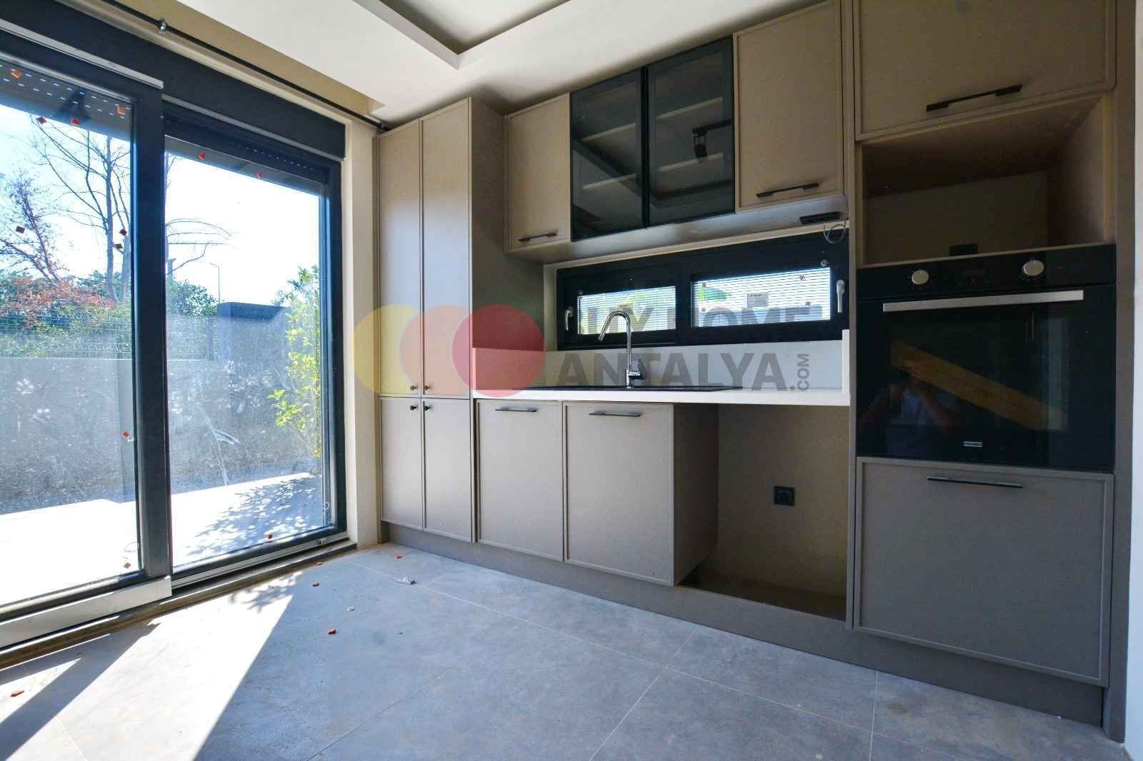 BUY HOME ANTALYA EMLAK Spacious House in Antalya, Turkey Villa with