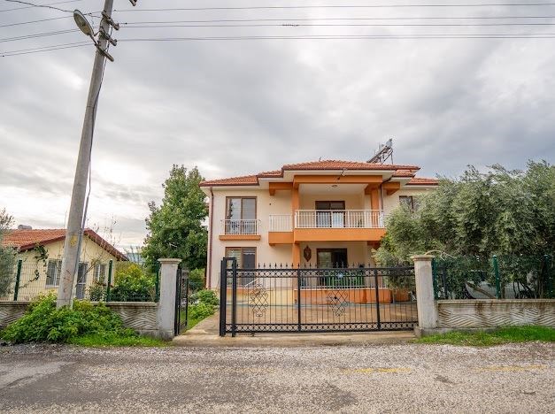 MUĞLA ORTACA DA FIRSAT İKİ KATLI MÜSTAKİL EV VE ARSASI
