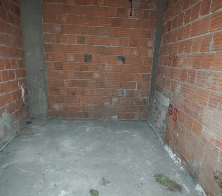 KÖRFEZ FATİH MAHALLESİ – ANA YOLA YAKIN 100 M² KULLANIŞLI DEPO