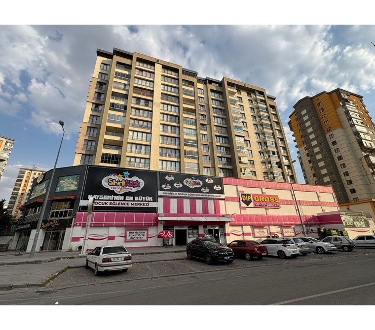 AKDAMAR - GÜLTEPE Kapalı OTOPARKLI I 4+1 I 250 m² Satılık Daire