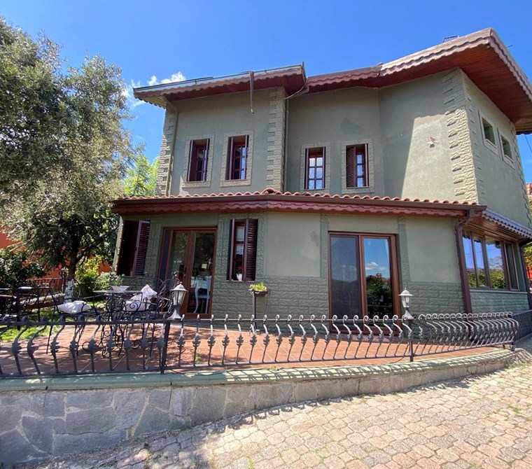Zekeriyaköy Merkezde Butik Sitede 7+1 Satılık Müstakil Villa
