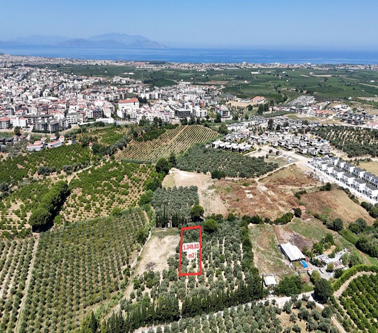 KUŞADASI DAVUTLAR'DA SATILIK 5 VİLLA(1350m²) İMARLI ARSA
