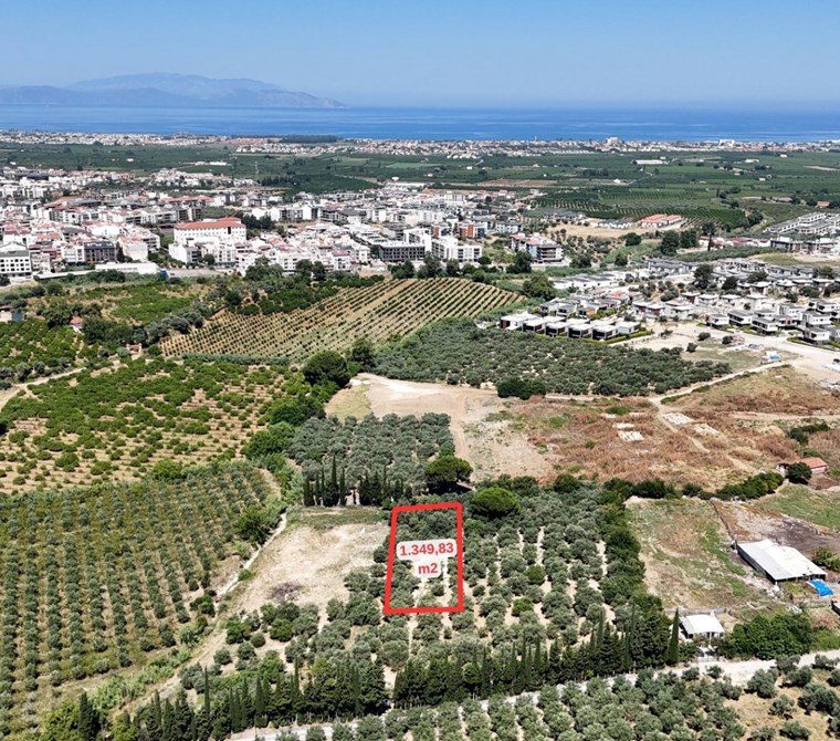 KUŞADASI DAVUTLAR'DA SATILIK 5 VİLLA(1350m²) İMARLI ARSA