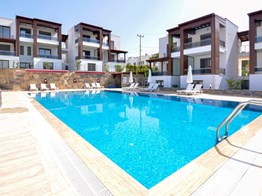 Bodrum Akyarlarda Denize Sıfır Sitede 2+1 Özel Plajlı Daire