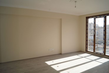 İNÖNÜ MAH. YÜKSEK VE ARA KATTA AÇIK-KAPALI OTOPARKLI 2+1 DAİRE