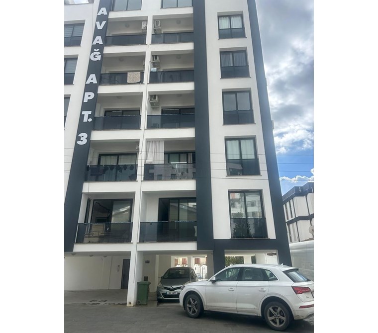 YENİŞEHİR MERİT KARŞISI KİRALIK ASANSÖRLÜ APARTMANDA 1.KAT 2+1 YENİ DAİRE YENİ EŞYALI AYLIK £600 DEN