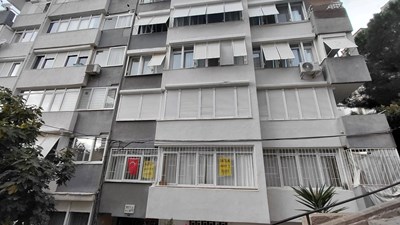 ESENTEPE DE ÜÇKUYULAR MEYDAN YAKINI SATILIK ARA KAT DAİRE