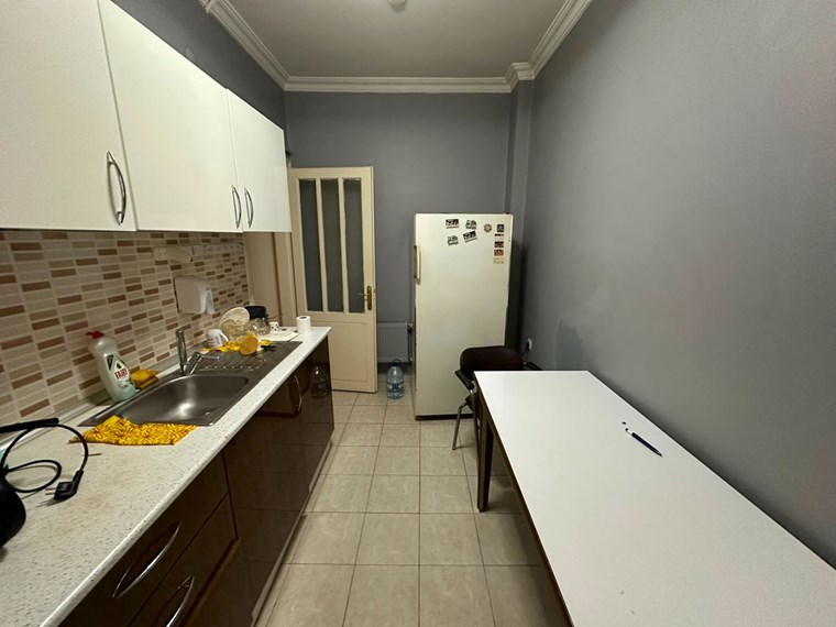 İŞ YERİNE UYGUN MİLLET CADDESİ'NDE YATIRIMLIK SATILIK DAİRE