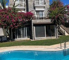 Bodrum Kumbahçe'de Sahile yakınBahçe & Havuzlu Müstakil Villa