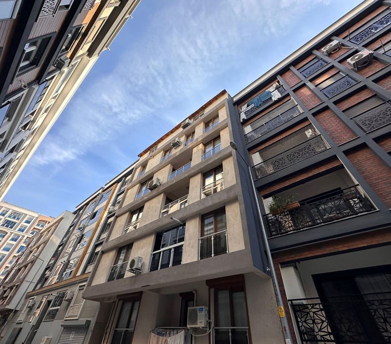 Karşıyaka Yeni Girne caddesi yakını satılık 3+1 daire