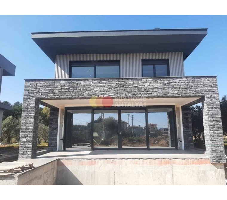 Döşemealtı Yeşilbayır'da Satılık Özel Tasarım İkiz Villa: Çam Ormanına Komşu Yaşam Fırsatı