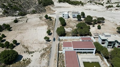 İzmir Menderes Küner'de Natamam Müstakil Ev ve 2000m2 Arsa