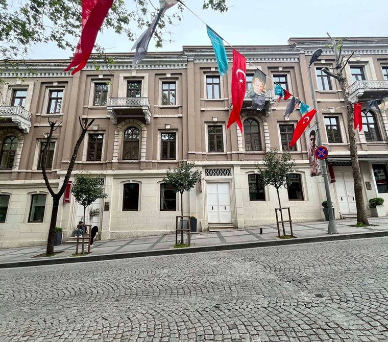 AKARETLER SIRAEVLER'DE KİRALIK OFİS