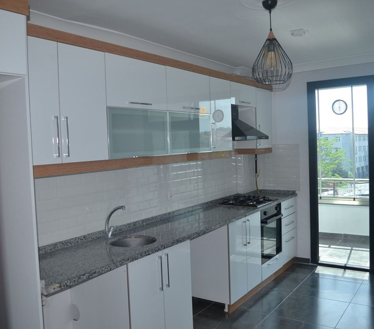 Lüleburgaz Yıldırım Mahallesi'nde Kiralık 2+1 Ara Kat Daire – Ulaşım ve Okullara Yakın!