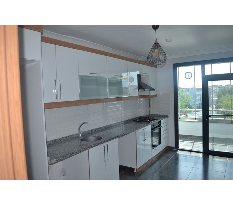Lüleburgaz Yıldırım Mahallesi'nde Kiralık 2+1 Ara Kat Daire – Ulaşım ve Okullara Yakın!