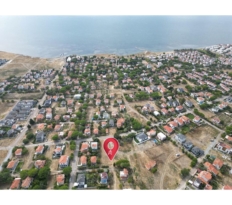 ALTIN EMLAKTAN ALTINOVADA SATILIK VİLLA İMARLI MÜSTAKİL ARSA