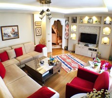 Bağlarbaşı Caddesinde Meydana Yakın 2+1 Kiralık Dubleks