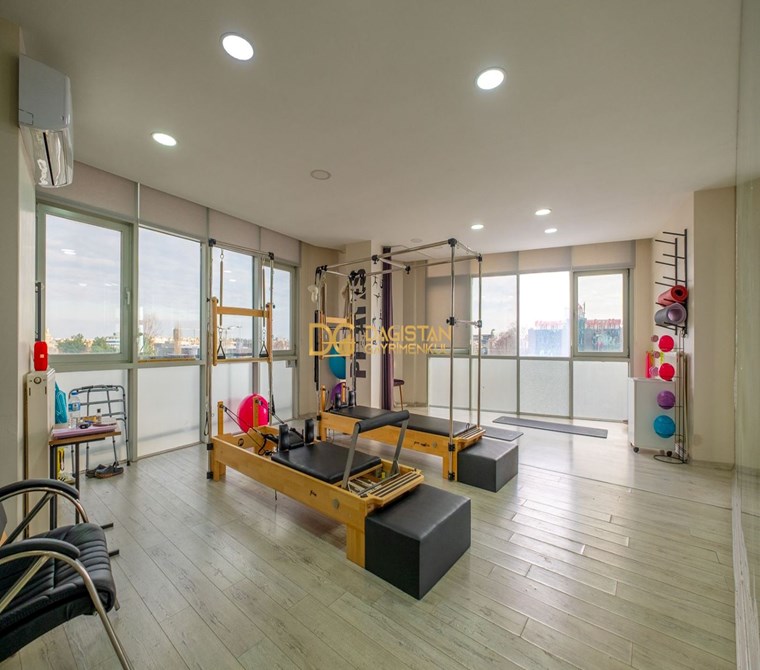 DAĞISTAN GAYRİMENKULDEN E5 ÜSTÜ PLAZADA 180m2 OFİS