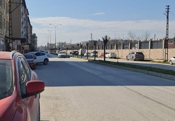 MKÜ KÖŞESİNİN KARŞISINDA ANA YOLA 2. ARSA