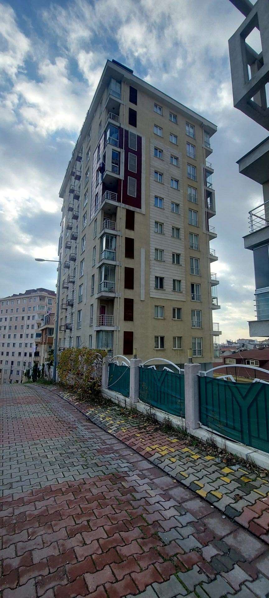ATAŞEHİR ŞEHİR IŞIKLARI SİTESİ'NDE 98 M2 SATILIK DAİRE P226045
