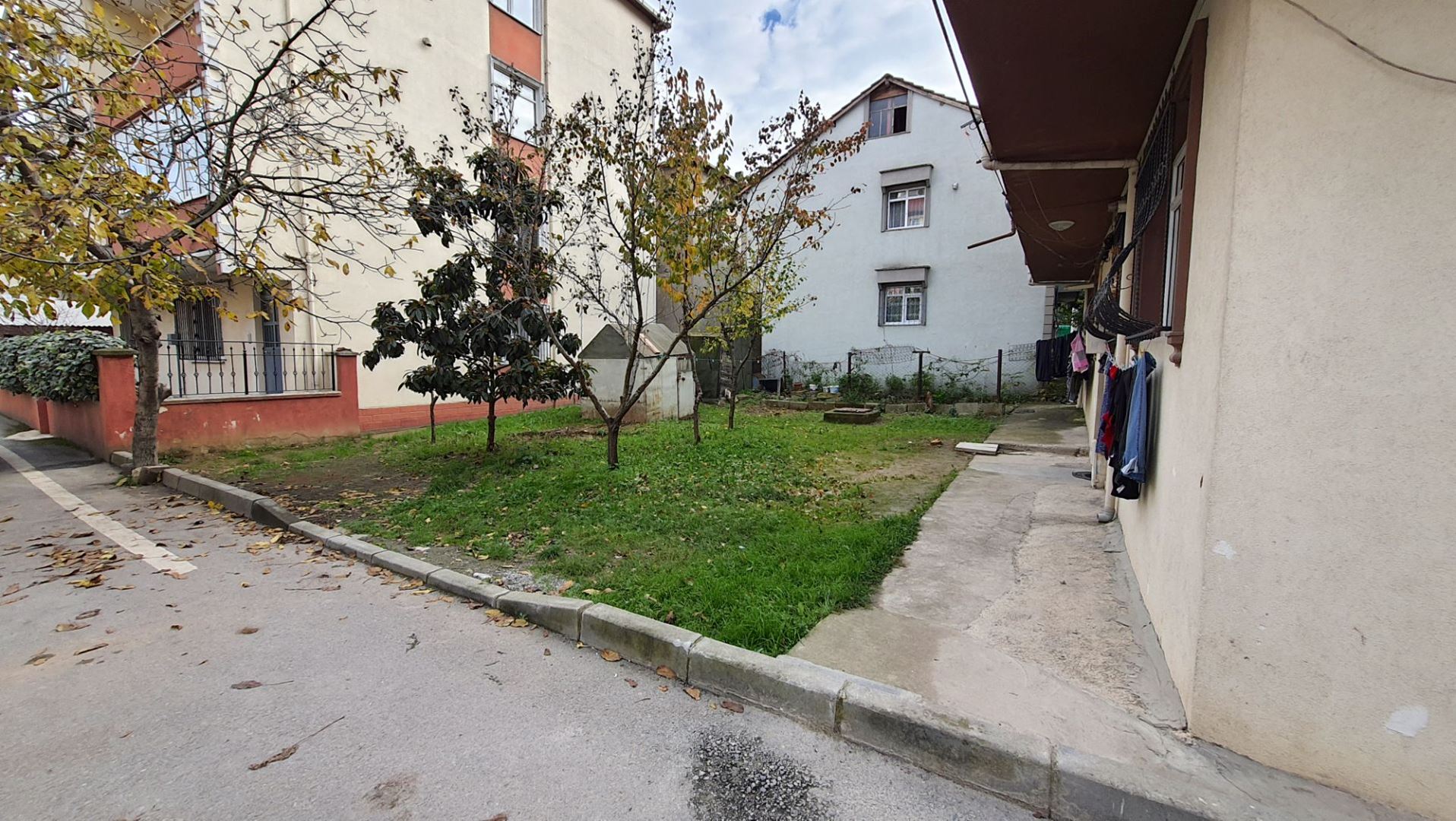 ŞENER GYD'DEN BAĞDAT CADDESİNE 1 DK. MESAFEDE SATILIK ARSA