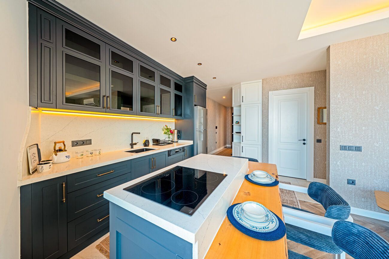 FULLY FURNISHED 3+1 SEAFRONT APARTMENT FOR SALE WITH SEA VIEW IN ALANYA CENTER · 7 · Photos