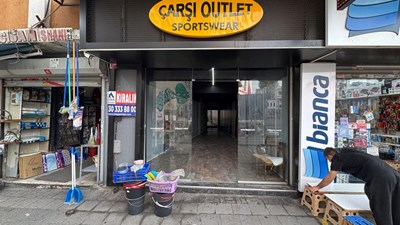 Kadıköy Osmanağa Camii Karşı Sokağında Düz Ayak Dükkan