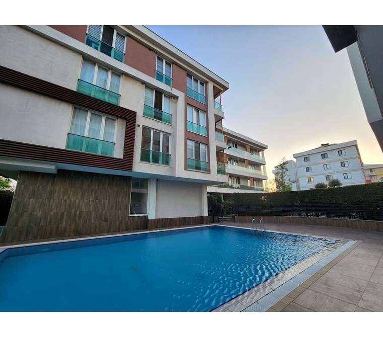 Satılık 1+1 Daire 45 m2 net Site Özelikli Havuzlu Kapalı Otopark