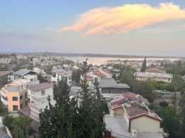 SANEM ÖRÜNK'TEN-UĞUR MUMCU'DA ENFES GÖL MANZARALI SİTE İÇİNDE MERKEZİ LÜKS 4+1