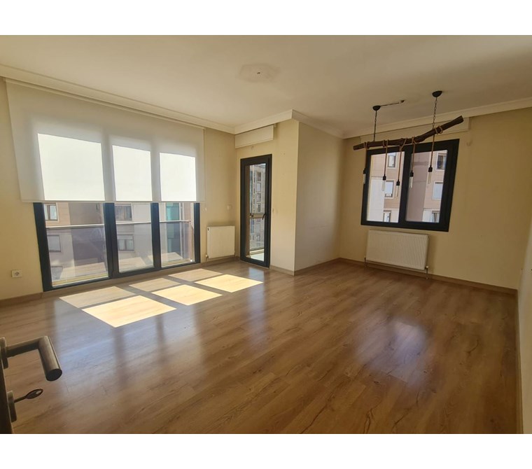 ÇEKMEKÖY TAŞDELEN DOYAPARK SİTESİ'NDE 2 + 1 KİRALIK DAİRE