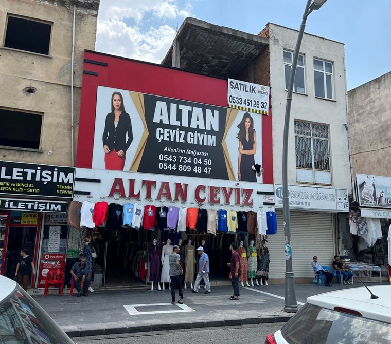 EMLAK 72 DEN ÇARŞI MAHALESİNDE SATILIK KOMPLE DÜKKAN