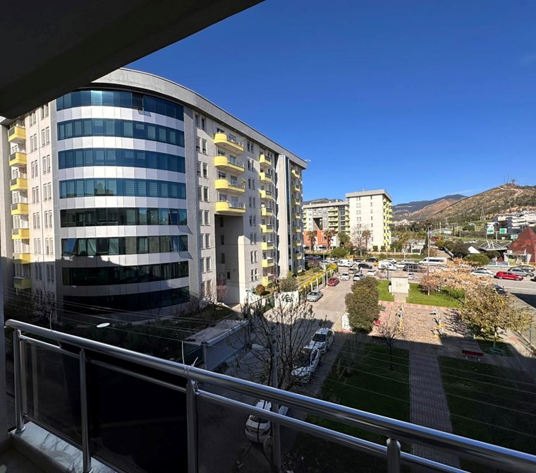 YENİ GİRNE ÖNÜ AÇIK EBEVEYN BANYOLU KİRALIK 2+1 DAİRE