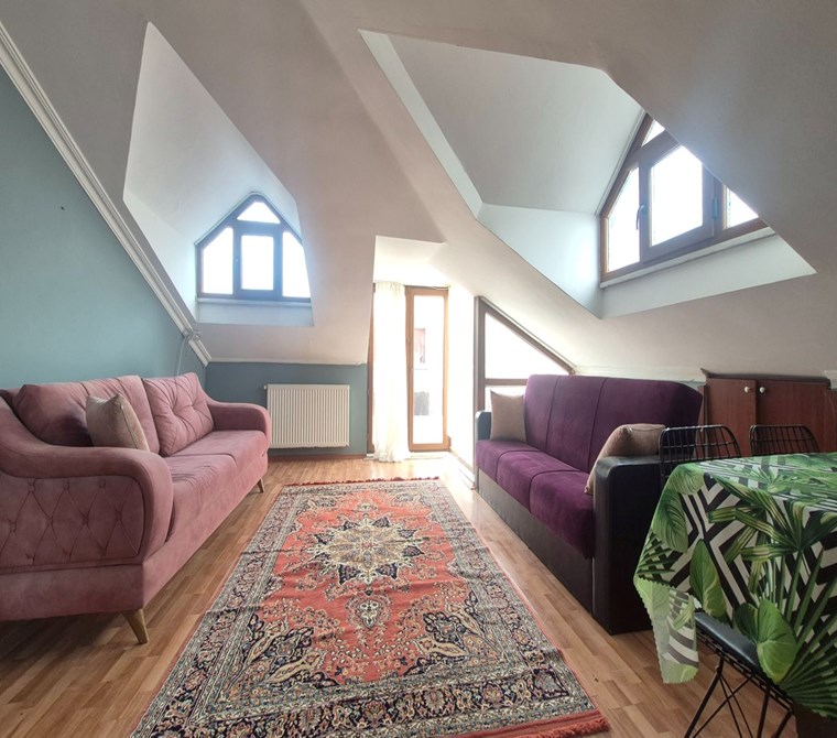 Üsküdar Ferah mah Çatı kat Teraslı 1+1 Kiralık Daire Enta Emlak