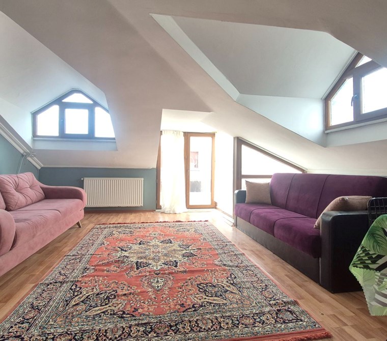 Üsküdar Ferah mah Çatı kat Teraslı 1+1 Kiralık Daire Enta Emlak