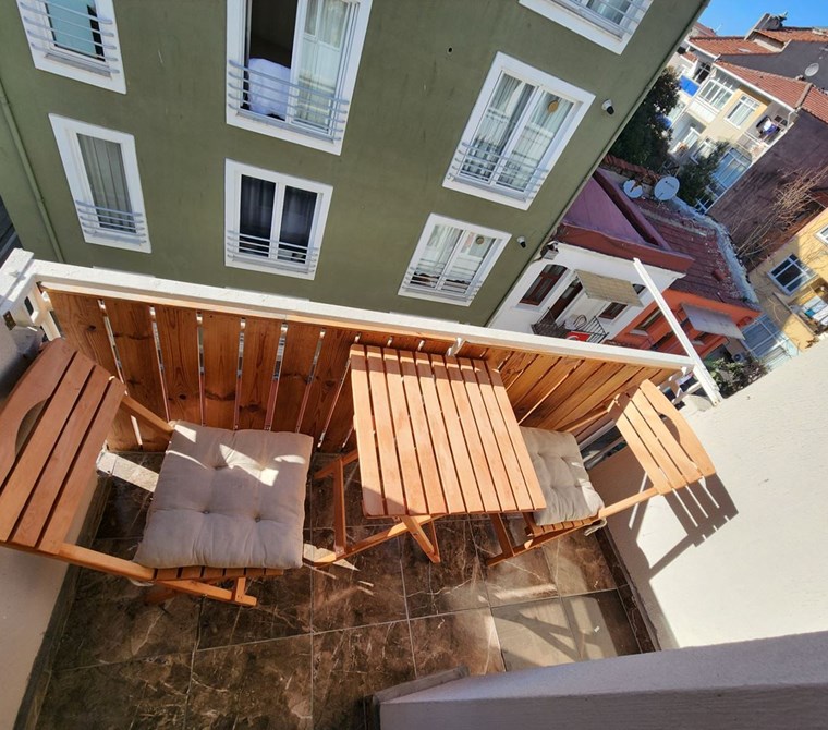 MODA' DA SATILIK 2+1 DAİRE 75 M2 NET BALKONLU AYDINLIK FERAH MODA İLK OKULUNUN 100 M